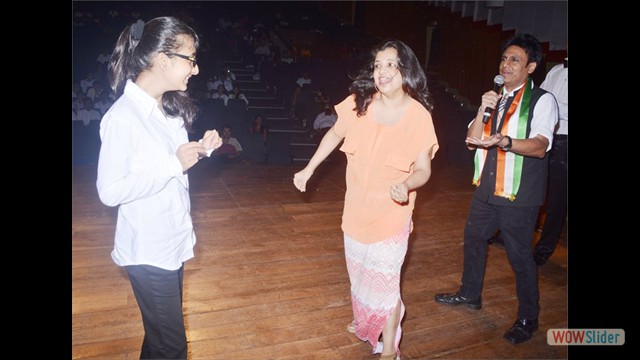 Student Ms.Eshe Asurani & her mom dancing